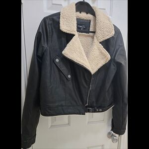 Rue21 Black Faux Leather  Cream Moto Cropped Jacket Women's Size Medium NWOT